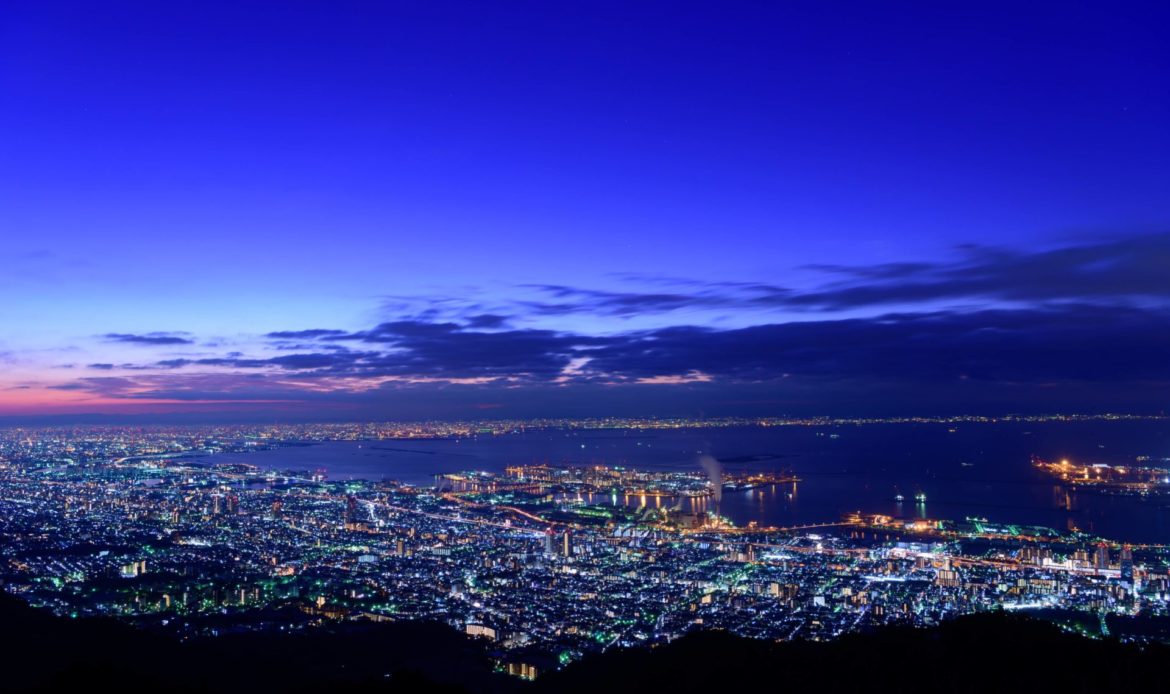 登上高931米的六甲山能夠飽覽大阪灣的夜景